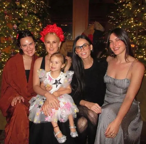 Demi Moore with her granddaughter Louetta and her daughtersCredit: Instagram/Demi Moore