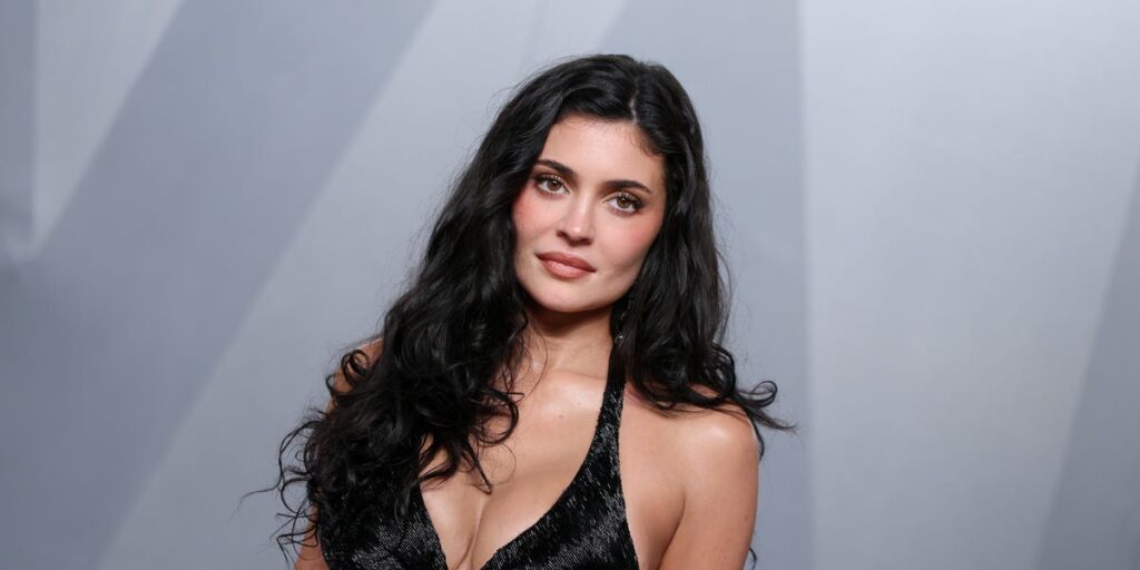 Kylie Jenner Steps Out in Bleached Brows at the 2026 Met Gala