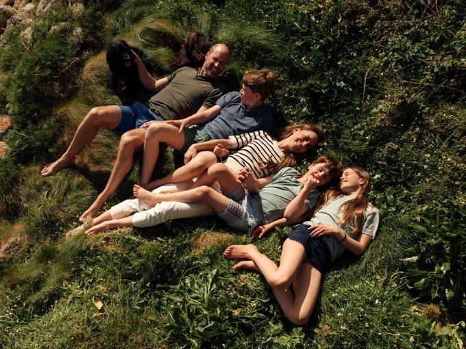 William and Kate shared an adorable new family photo to mark their 15th wedding anniversary (Prince and Princess of Wales/X)