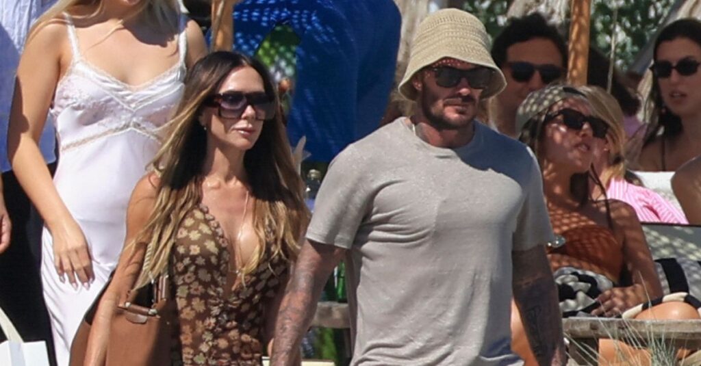 Victoria Beckham Paired Her Throw-On Dress With the Chicest Sandal Victoria Beckham Paired Her Throw-On Dress With the Chicest Sandal