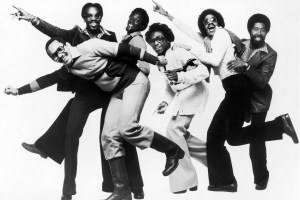 1977:  Full-length studio portrait of the American R&B and funk group the Commodores striking a pose of moving in a forward direction. Lead singer Lionel Richie is second from the right. The other members are guitarist Thomas McClary, keyboardist Milan Williams, drummer Walter Orange, trumpeter William King, and bassist Ronald LaPread.  (Photo by Hulton Archive/Getty Images)