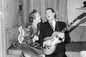 16th September 1952:  Popular guitarist Les Paul serenades his wife and singing partner Mary Ford (1928 - 1977).  (Photo by Express/Express/Getty Images)