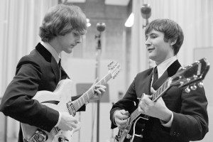 LOS ANGELES - JANUARY 28: Jim McGuinn (later referred to as Roger McGuinn) and David Crosby of The Byrds at a recording session in Los Angeles, California, January 28, 1965.   (Photo by CBS via Getty Images)