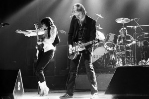 UNITED KINGDOM - OCTOBER 11:  Photo of James HONEYMAN SCOTT and Chrissie HYNDE and PRETENDERS; L-R: Chrissie Hynde, James Honeyman Scott  (Photo by David Warner Ellis/Redferns)