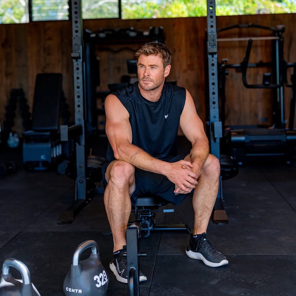 chris hemsworth in the gym chris hemsworth in the gym