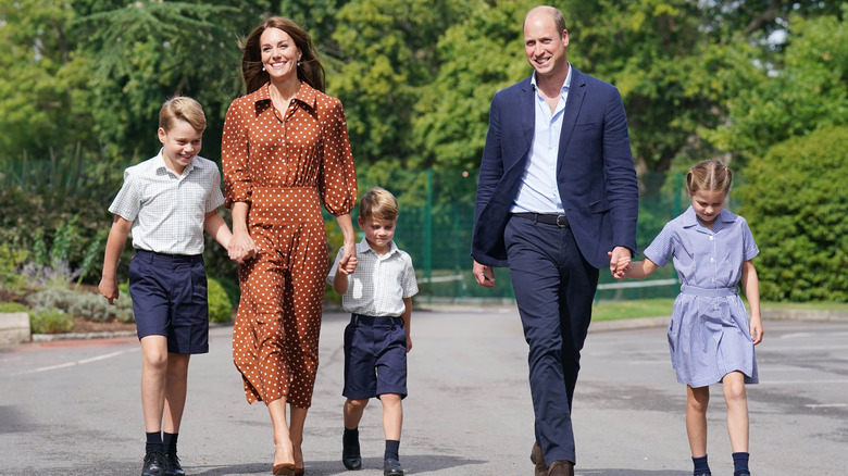 Photo of Prince William, Kate Middleton, and their children George, Charlotte, and Louis outside