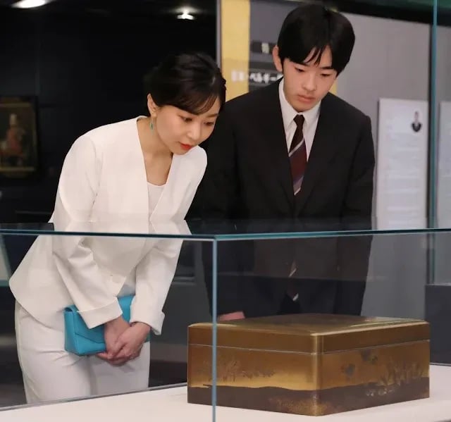 Princess Kako and Prince Hisahito Visit Kokugakuin University Museum