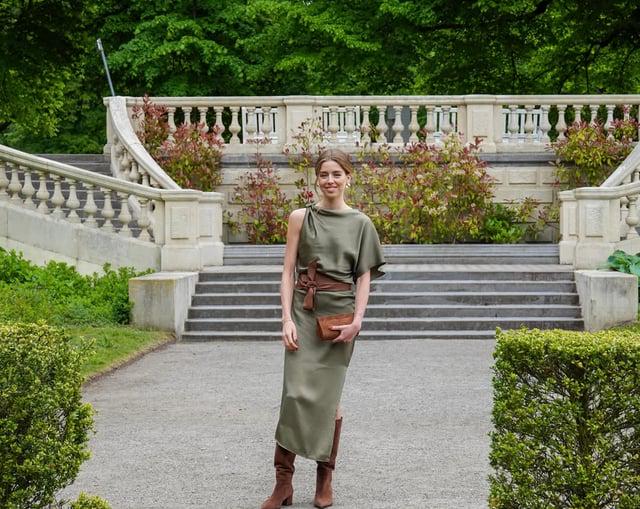 I still can’t believe the press actually asked Princess Alexia if she was dating singer Antoon😅