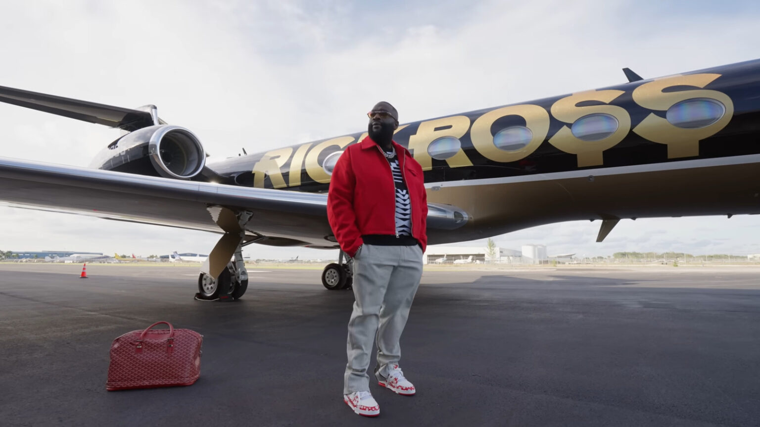 4 Celebrities Who Own A Gulfstream G550 Private Jet