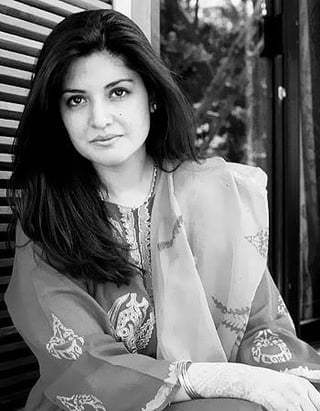 Nazia Hassan (1965-2000) is a Pakistani pop singer who made her debut along with her brother Zohab and won the Filmfare Award for Best Female Singer in 1980 for Aap Jaisa Koi