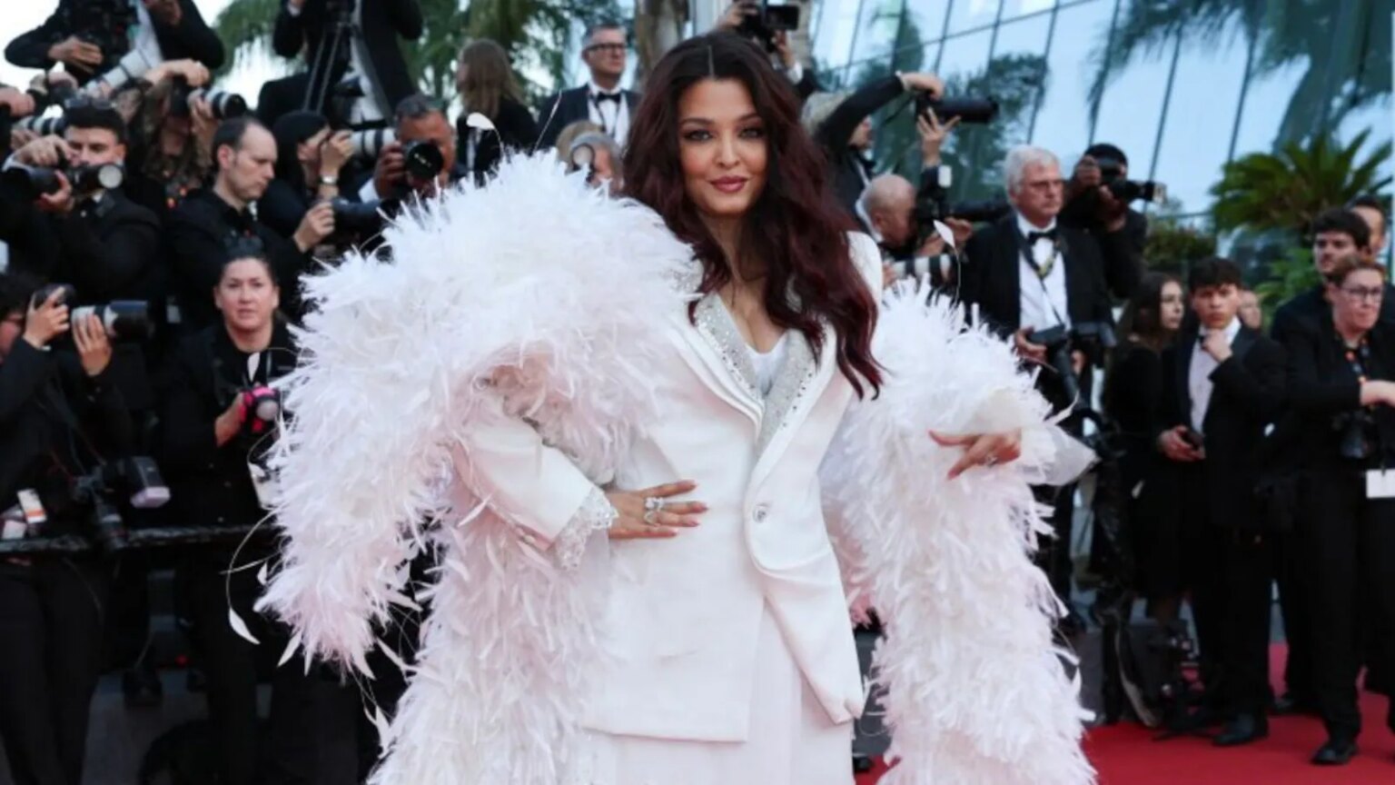 Aishwarya Rai Owns Cannes Closing In An All-White Power Suit And Feather Boa Aishwarya Rai Owns Cannes Closing In An All-White Power Suit And Feather Boa