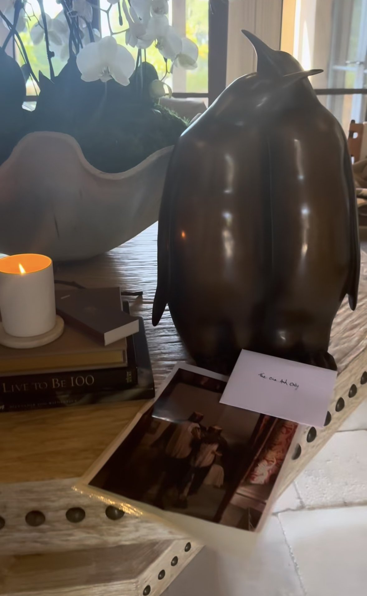 Penguin statue