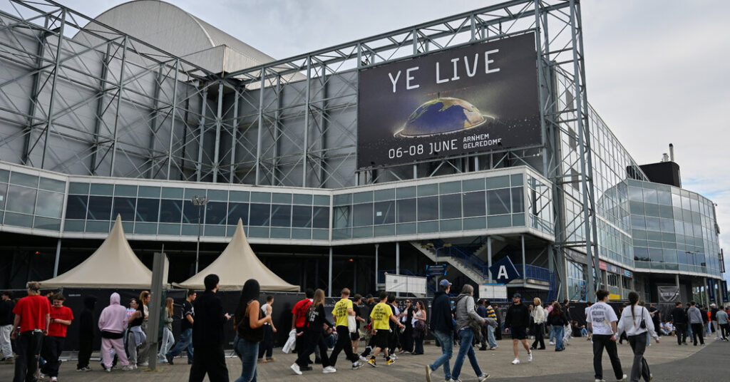 Despite Protest, Ye Takes the Stage for Thousands of European Fans Despite Protest, Ye Takes the Stage for Thousands of European Fans
