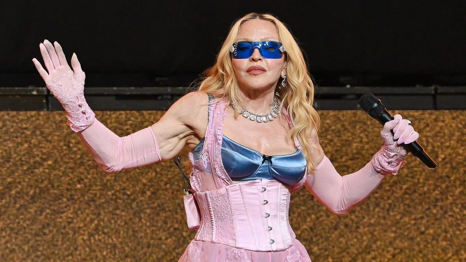 Madonna Sends Her New Single Straight To No. 1 Madonna Sends Her New Single Straight To No. 1