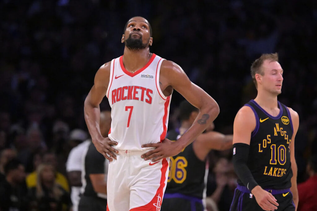 Kevin Durant Caught Hiding Behind Bush Outside Nobu Malibu After Secret Dinner With Unidentified Woman Kevin Durant Caught Hiding Behind Bush Outside Nobu Malibu After Secret Dinner With Unidentified Woman