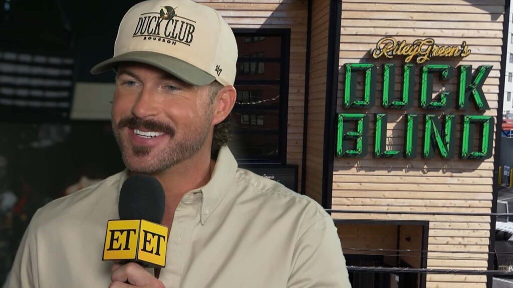 How Riley Green’s Duck Blind Bar Is a Full-Circle Moment for the New ‘The Voice’ Coach (Exclusive) How Riley Green’s Duck Blind Bar Is a Full-Circle Moment for the New ‘The Voice’ Coach (Exclusive)