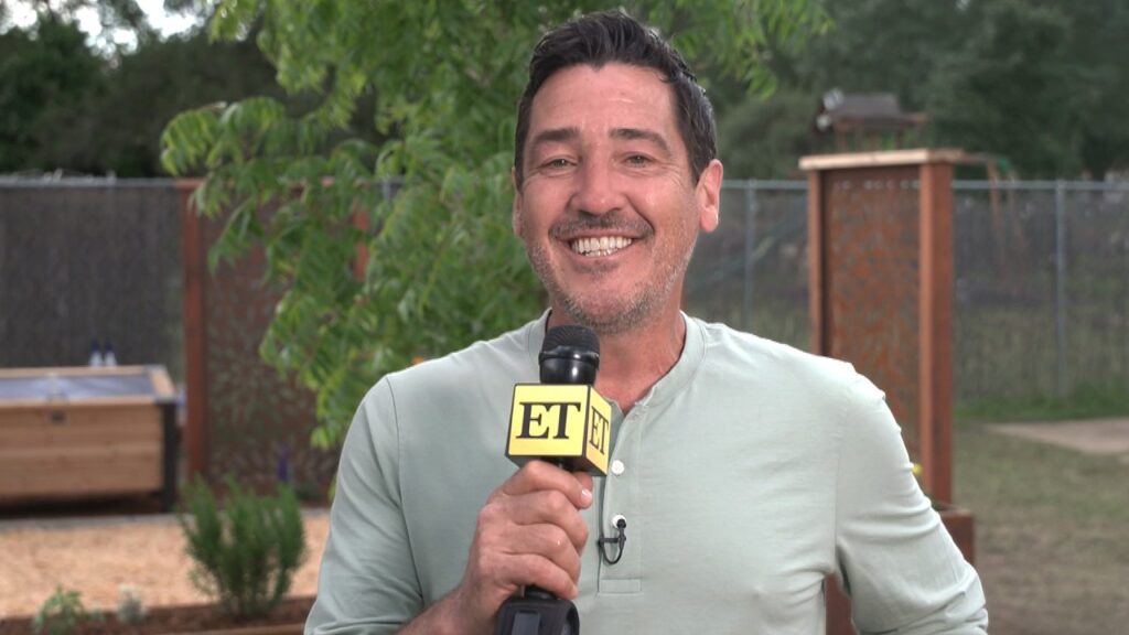 Jonathan Knight Is ‘Six for Six’ in Making Families Cry HAPPY TEARS on HGTV’s Crashers (Exclusive) Jonathan Knight Is ‘Six for Six’ in Making Families Cry HAPPY TEARS on HGTV’s Crashers (Exclusive)