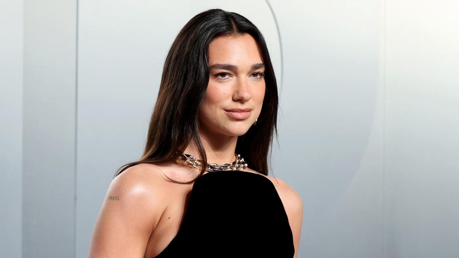 Dua Lipa Hits A New Career Low On One Chart Dua Lipa Hits A New Career Low On One Chart