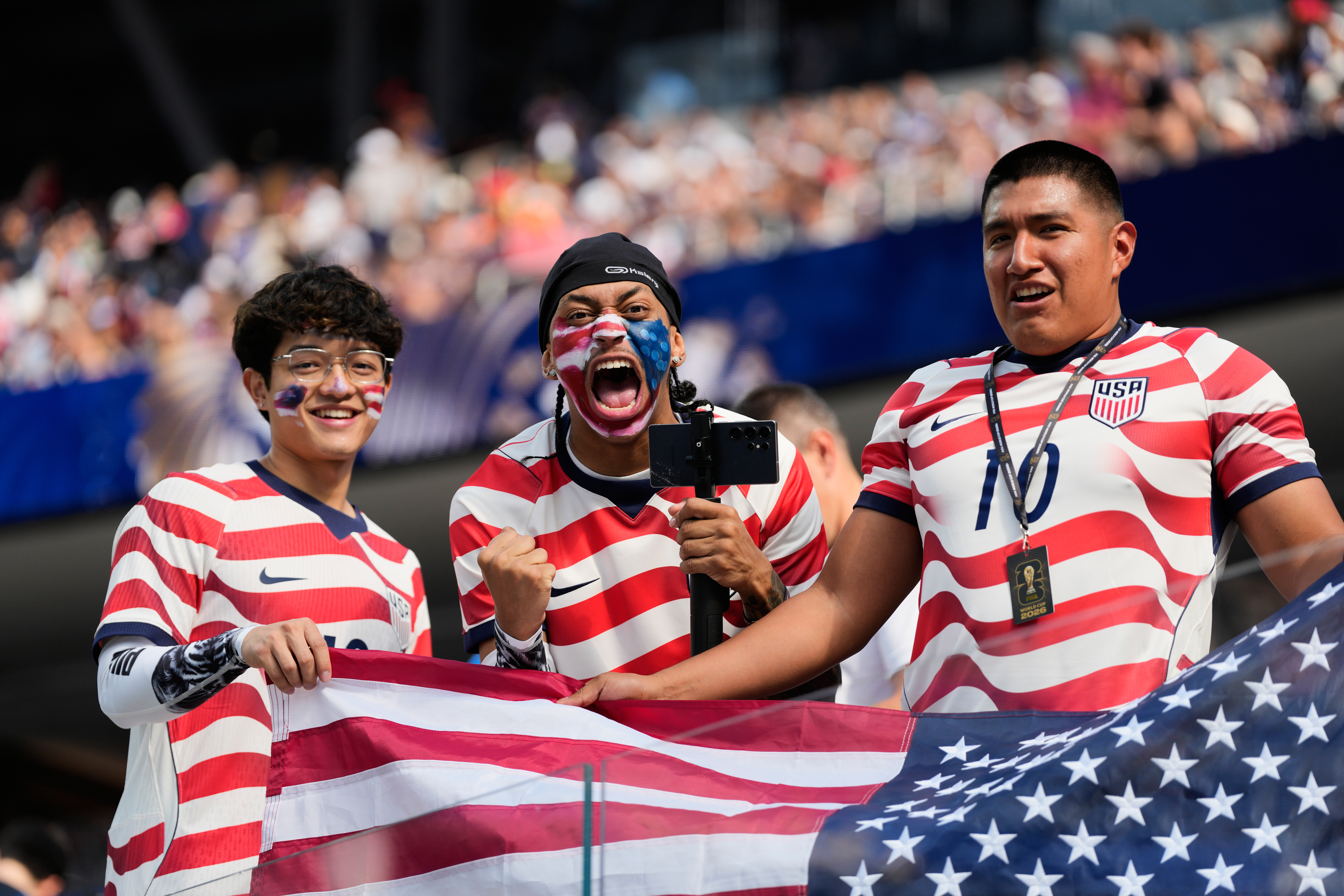 United States fans cheer prior to the World Cup Group...