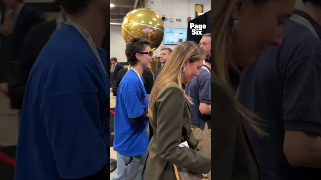 Timothée Chalamet arrived for Knicks vs Spurs Game 5 in San Antonio, TX 🤠🏀 #shorts Timothée Chalamet arrived for Knicks vs Spurs Game 5 in San Antonio, TX 🤠🏀 #shorts