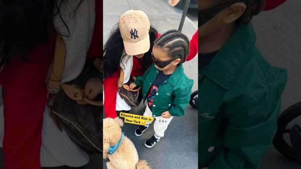 Rihanna and her second son Riot was spotted in New-York today 🥰#rihanna #celebritynews #fashion