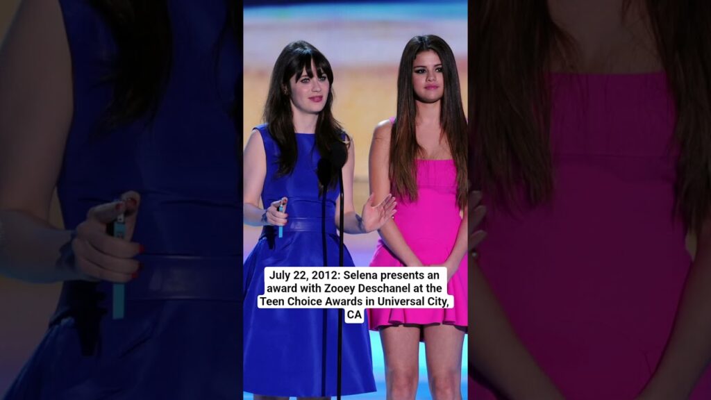 Selena presents an award with Zooey Deschanel at Teen Choice Awards in Universal City #selenagomez