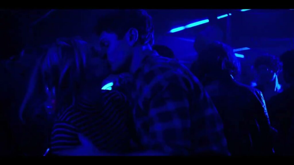 The Flight Attendant _ Kissing Scene _ Cassie and Buckley (Kaley Cuoco and Colin Woodell)(720P_60FPS
