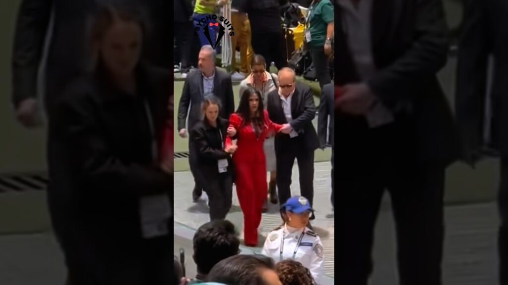 Salma Hayek Struggling To Walk On Her Own ✨ #salmahayek