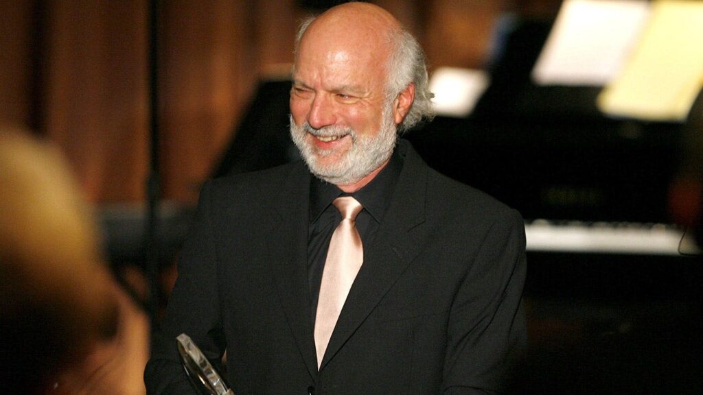 James Burrows, legendary director of ‘Cheers’ and ‘Friends,’ dies at 85 James Burrows, legendary director of 'Cheers' and 'Friends,' dies at 85