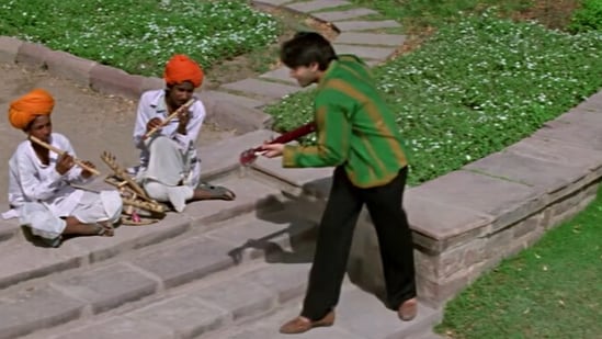 Actor who was once a rival to Shah Rukh Khan and Salman Khan disappeared after debut; one rumour even declared him dead Hindustan Times News