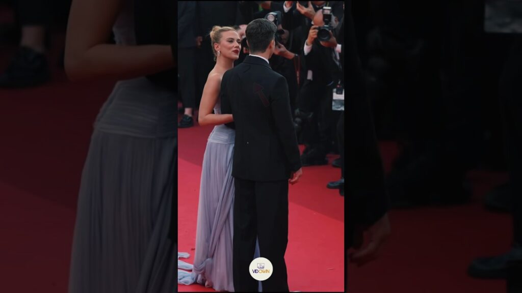 Scarlett Johansson's Look Says Everything