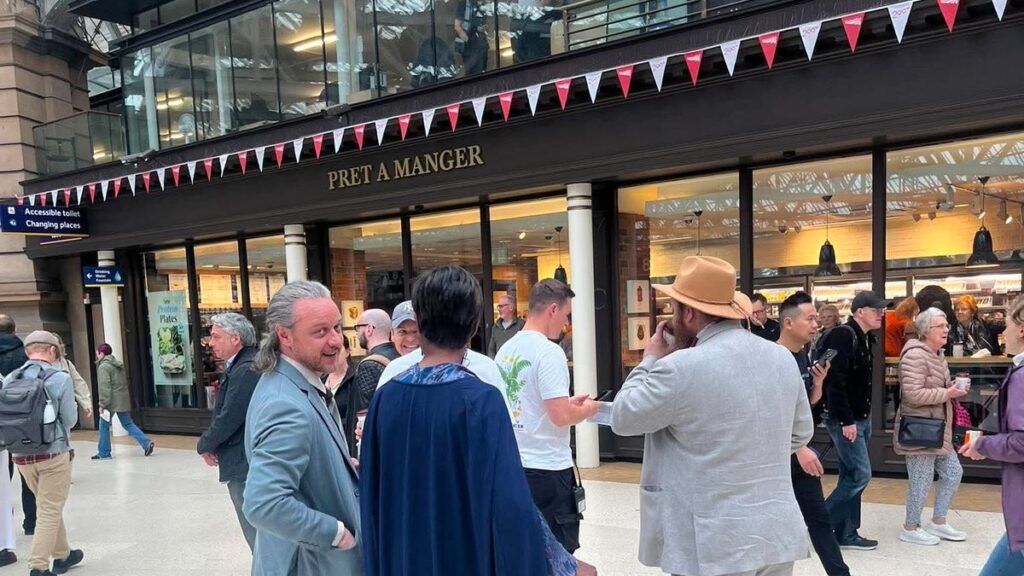 James McAvoy spotted filming at Glasgow Central Station as passengers ‘can’t believe it’ Glasgow Live
