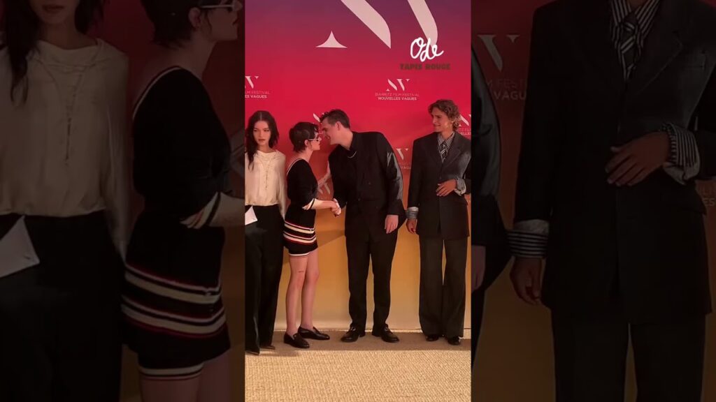 🎬 Kristen Stewart, Raphaël Quenard et Vassili Schneider à la cérémonie d’ouverture du Festival du