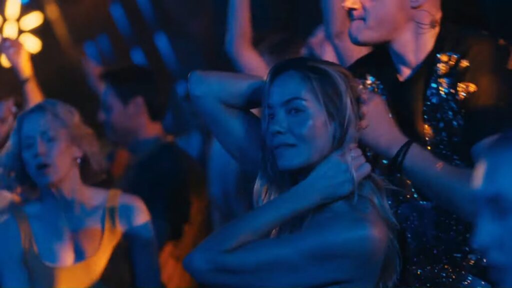 The White Lotus | Jaclyn dancing at the club | Michelle Monaghan, Leslie Bibb & Carrie Coon