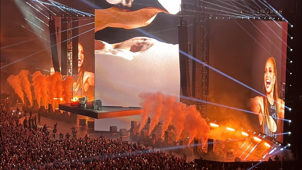 DAVID GUETTA & Jennifer Lopez - Save Me Tonight & On The Floor Live "Ultimate Monolith" Stade France