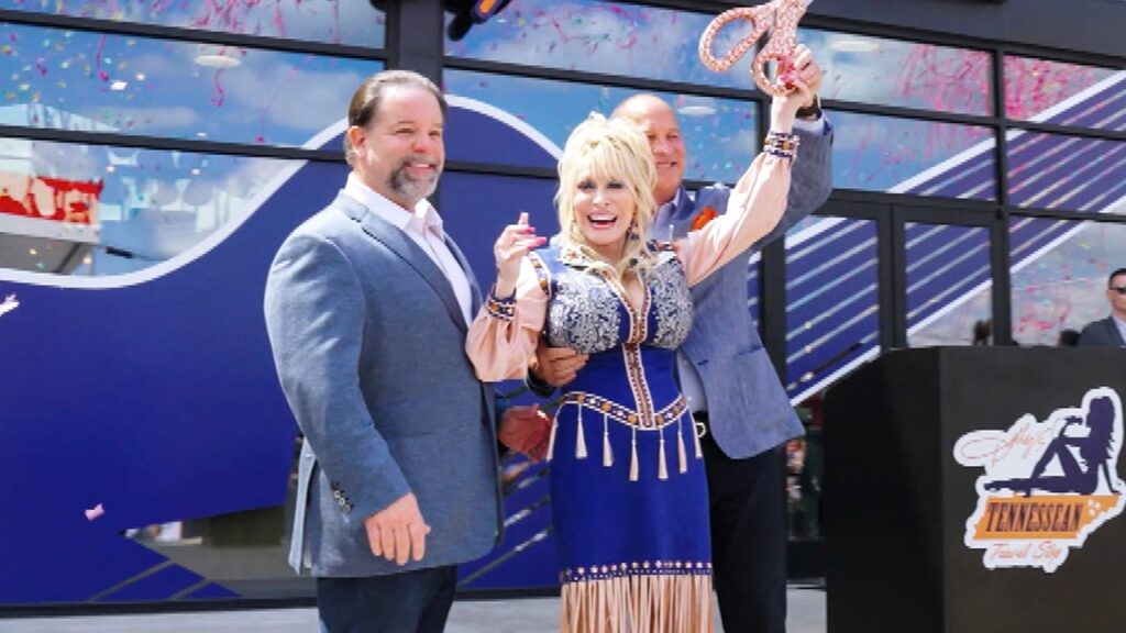 Dolly Parton Makes Rare Public Appearance Amid Health Battle
