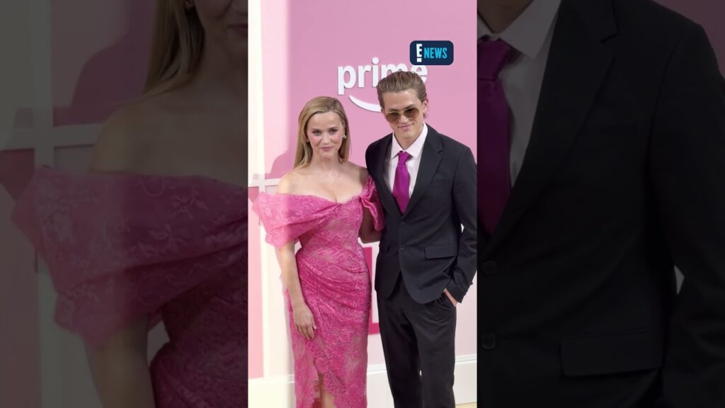 Reese Witherspoon and Deacon Phillippe pose together at the "Elle" premiere in New York City. 🩷