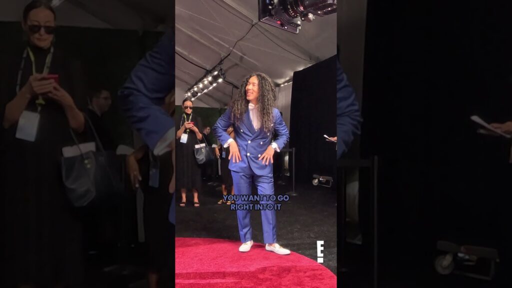 Jeff Hiller + the 2025 #Emmys #Glambot = a scene-stealer, as always.
