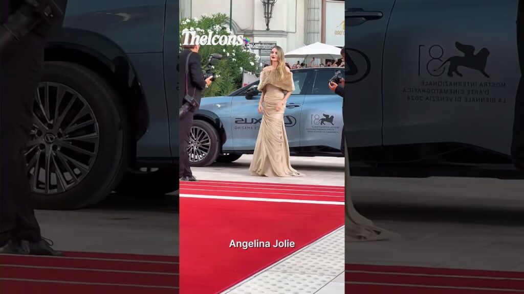 Angelina Jolie Walking With Baby Bump At Red Carpet #AngelinaJolie