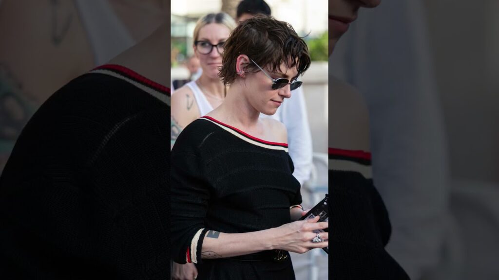 Kristen Stewart ontem no Biarritz Film Festival 🤍✨#ytshorts #viralshort