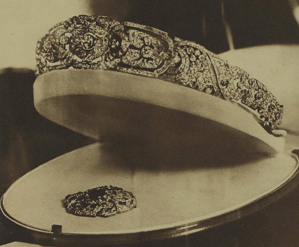 A bandeau tiara and brooch, gifts from the Duke of Gloucester to his bride, Lady Alice Montagu Douglas Scott, are displayed at Buckingham Palace, November 1935 (Illustrated London News)