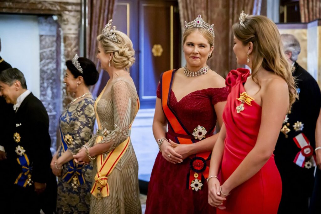Seven Stunning Tiaras at Tonight’s Japanese State Banquet in Amsterdam Members of the Dutch royal family attend a banquet at the Royal Palace in Amsterdam on the first evening of the Japanese state visit to the Netherlands, June 17, 2026 (Patrick van Emst/NLBeeld/Alamy)