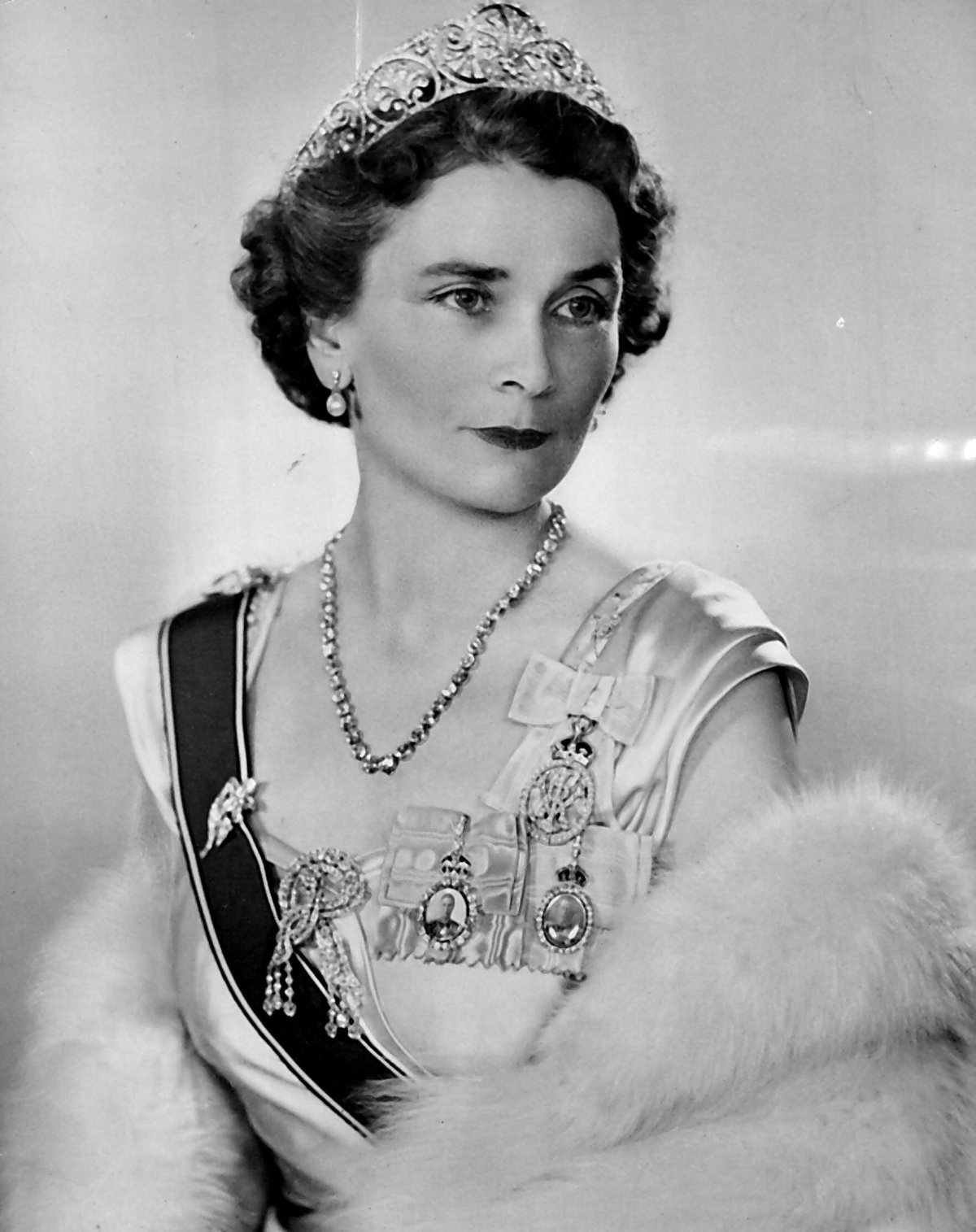 Princess Alice, Duchess of Gloucester, poses for the famed portrait photographer Dorothy Wilding during the coronation summer of 1953 (SuperStock/Alamy)