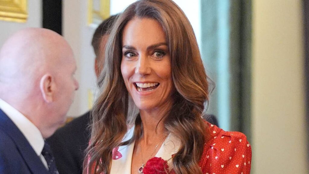 Princess Kate sends quiet message of ‘unity and strength’ with heart-print belted dress Princess Kate sends quiet message of 'unity and strength' with heart-print belted dress