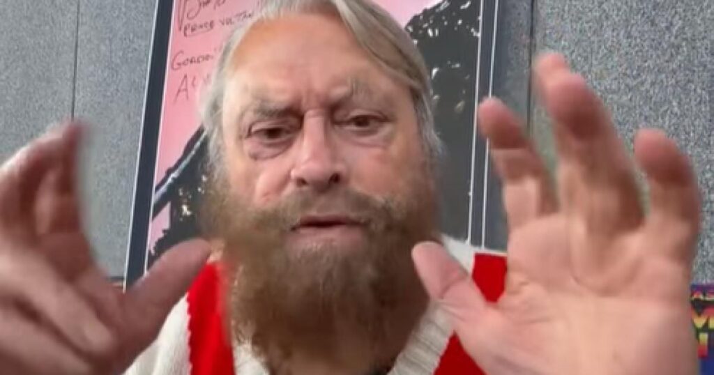 Acting legend issues heartwarming message to Swindon