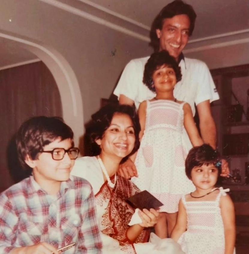 Mansoor Ali Khan Pataudi with Sharmila Tagore and their children Saif Ali Khan, Saba Pataudi and Soha Ali Khan
