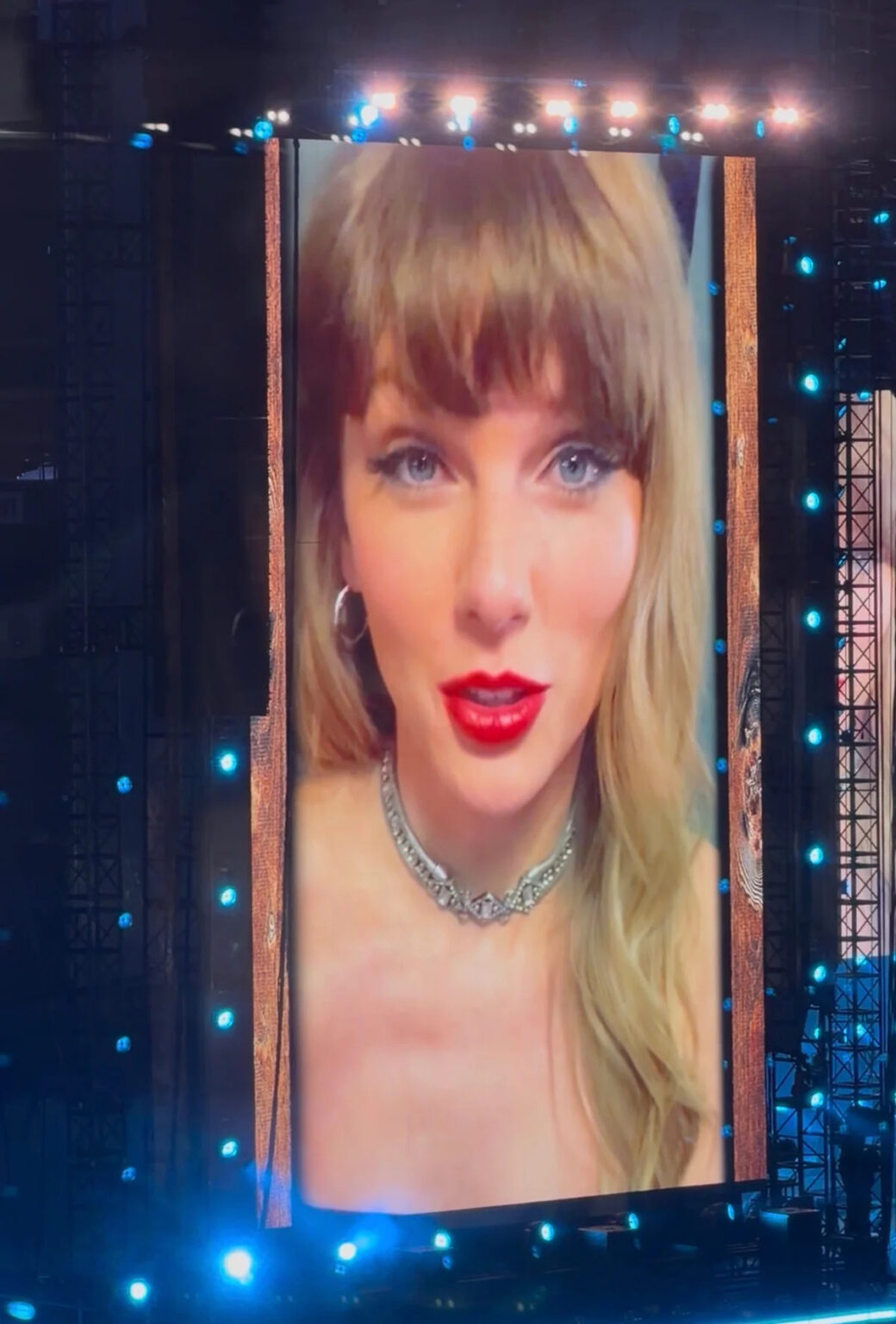 Crowd boos, cheers Taylor Swift's message at Alan Jackson's final show in Nashville