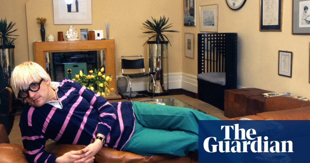 Peroxide mop, statement specs, tweed suits and quirky Crocs: David Hockney’s genius for fashion | Fashion Peroxide mop, statement specs, tweed suits and quirky Crocs: David Hockney’s genius for fashion | Fashion