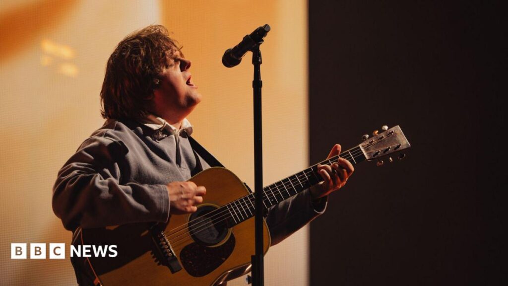 Lewis Capaldi’s album promise to fans at Isle of Wight Festival Barack Obama making a speech