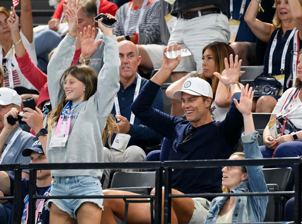 Tom Brady and Gisele Bündchen’s Daughter Vivian, 13, Shows Off Silly Handshake With Her Dad at Game Tom Brady and Gisele Bündchen's Daughter Vivian, 13, Shows Off Silly Handshake With Her Dad at Game